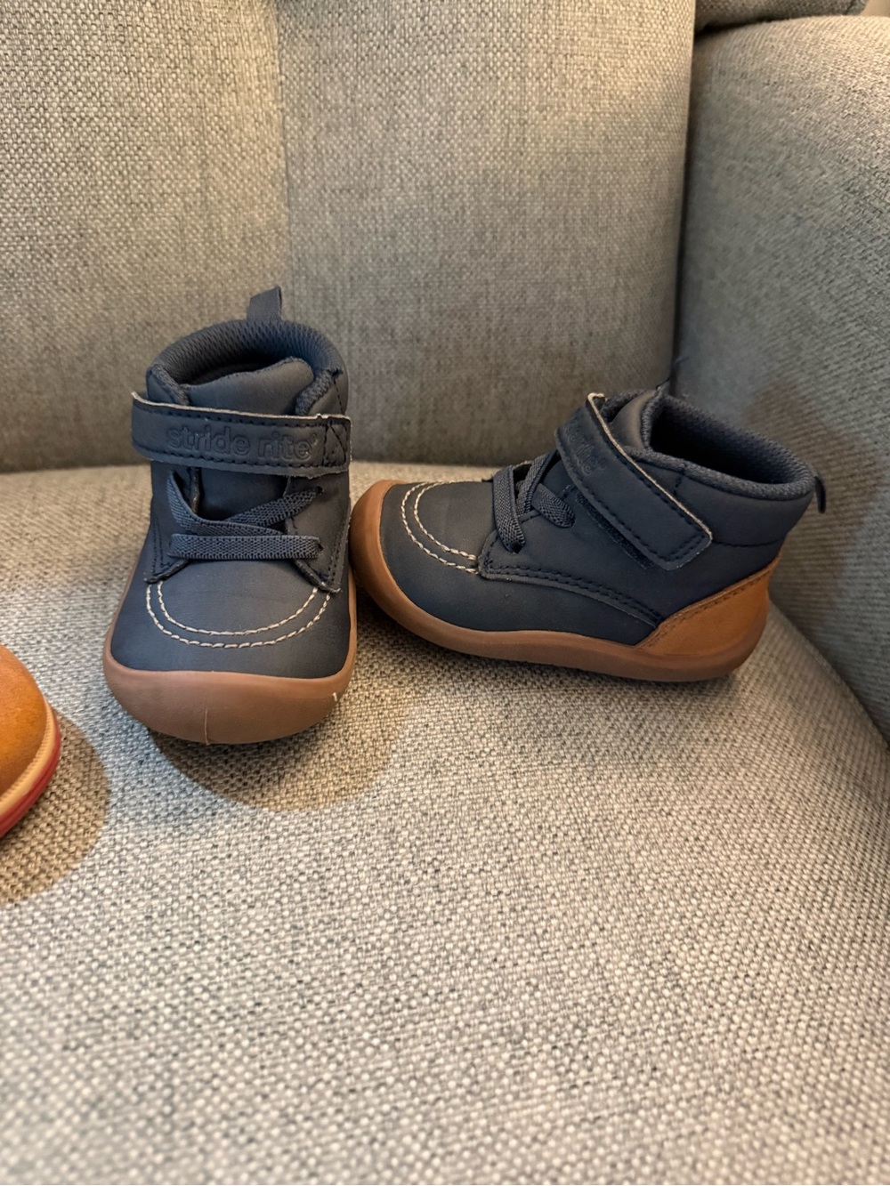 Stride Rite Size 4 - Picture 2 of 3